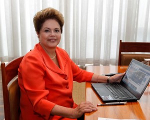 Dilma tem evitado se expor em eventos públicos e em rede nacional de rádio e TV desde 8 de março, quando foi alvo de um panelaço durante seu pronunciamento em homenagem ao Dia da Mulher