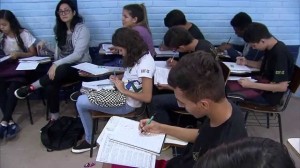 Nessa primeira etapa, os estudantes deverão resolver 20 questões objetivas (múltipla escolha) em um tempo máximo de 2h30min. De acordo com a escolaridade, os alunos foram divididos em três níveis: do sexto e sétimo ano do ensino fundamental; os que cursam o oitavo e nono ano e os estudantes do ensino médio.
