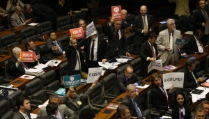 Brasília-DF 15-06-2015 Manisfestantes fazem vigilia em frente ao congresso contra a votacao da maioridade.  Fotos Lula Marques/ agência PT