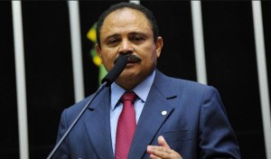 Presidente interino da Câmara, Waldir Maranhão, revogou o ato que havia assinado ontem, depois de tanta confusão política e econômica