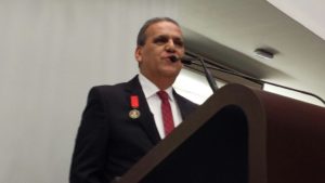 O jornalista e consultor fez um discurso emocionado na Câmara de Santos