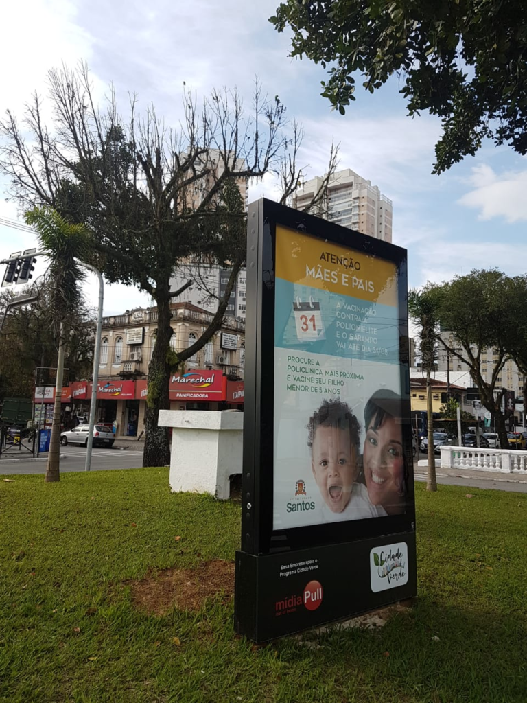 Totens publicitários em Santos