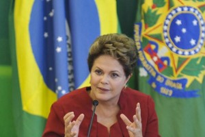 Em vídeo do PT a ser divulgado em cadeia nacional de rádio e TV hoje à noite, a presidente  Dilma Rousseff tem participação tímida, assim como o ex-presidente Lula.