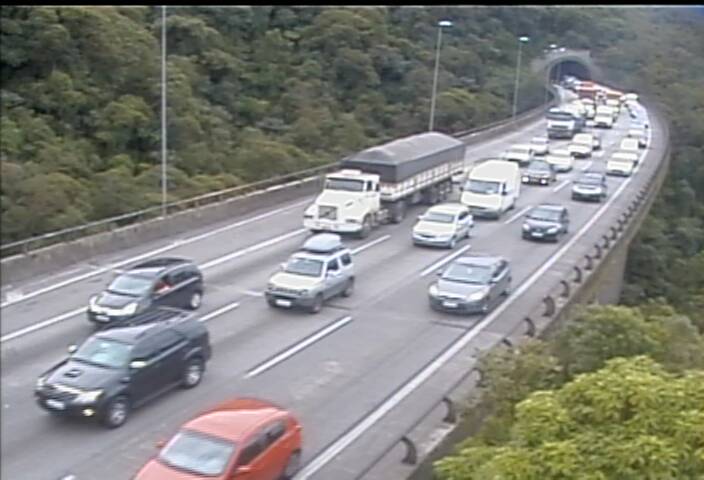 Incêndio interdita Imigrantes sentido São Paulo