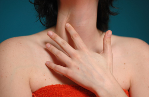 As mulheres são as que mais sofrem de doenças relacionadas à tireoide. Há estudos científicos que indicam prevalência até nove vezes maior no sexo feminino