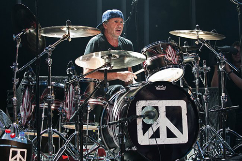 Baterista do Red Hot se diz triste por música da banda ser usada em tortura