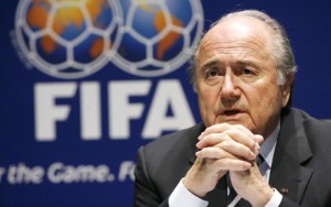 Blatter foi banido em razão do pagamento de 1,8 milhão de euros (R$ 8,3 milhões) em 2011 a Platini. O ex-jogador francês e presidente afastado da UEFA também recebeu a mesma pena e não poderá concorrer a eleição da Fifa em fevereiro