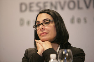 A prefeita de Cubatão, Marcia Rosa, teve o contrato para a compra de uniformes escolares questionado pelo Tribunal de Contas