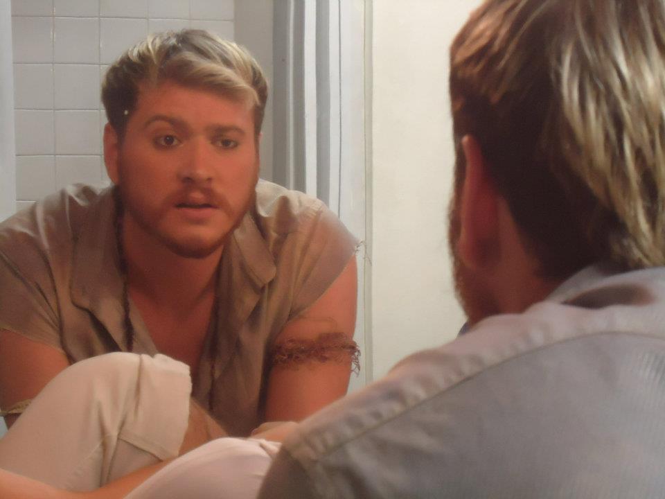 Ator e comediante Renato Fernandes se apresenta nesta sexta-feira (2)