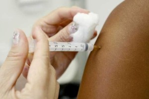 O recente aumento dos casos de coqueluche no Brasil e a descoberta de casos da doença em pessoas já imunizadas levaram ao desenvolvimento da vacina para adultos