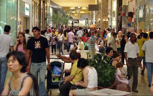 Vendas no varejo crescem mais de 7% no bimestre, diz IBGE