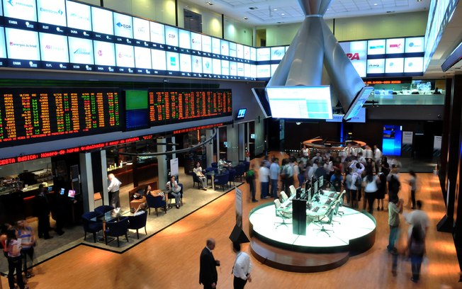 Bolsa fecha em queda de 1% com pessimismo nos mercados externos