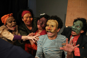 Barracão encenará às 13 horas, na Praça Mauá