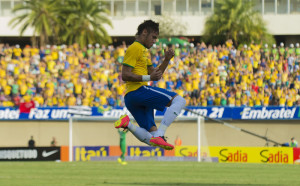 Neymar foi o destaque do jogo, com uma bela cobrança de falta (Foto: Marcelo Camargo/ Agência Brasil)