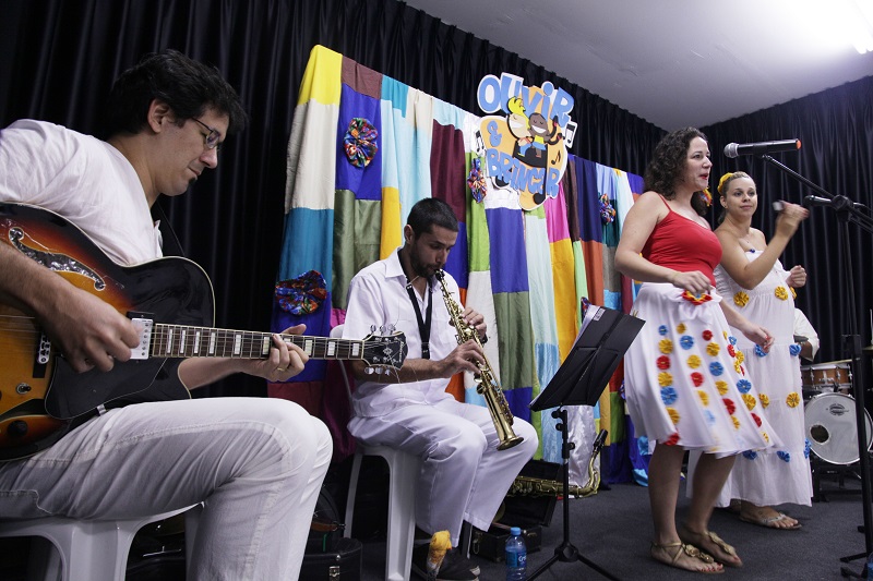 Escolas recebem projeto Ouvir e Brincar