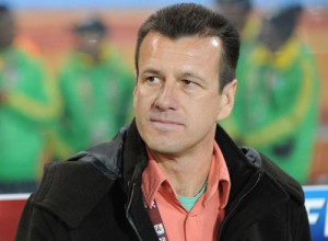 Dunga vai esperar o grupo ficar completo para realizar o primeiro coletivo para o jogo, que será disputado na quinta, às 20h30