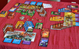 Um cenário avançado do 7 Wonders na versão física