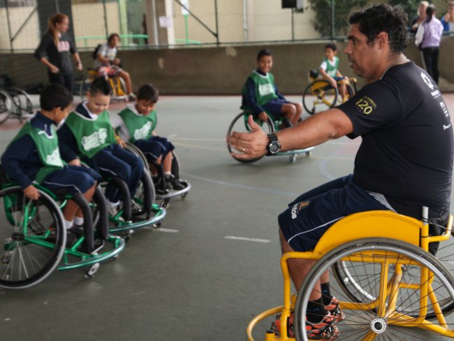 Estudantes vivenciam experiências de paratletas