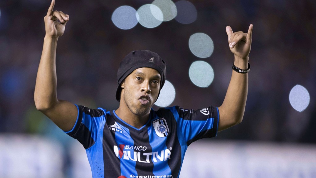 É algo que machuca todo mundo, diz Ronaldinho sobre racismo