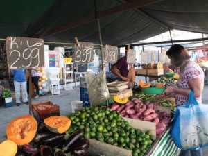 Pelo projeto, moradores que têm à sua porta as feiras livres teriam desconto de 25% no IPTU.
