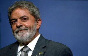 A avaliação é de que, diante do quadro de crise política, o petista deve continuar a buscar uma reaproximação com a base social do PT