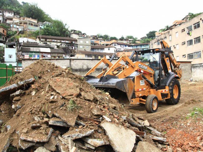 Iniciada obra de centro cultural e esportivo no Morro da Penha