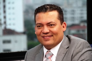 Deputado Paulo Correia, ao lado do colega do PSB, Caio França, alterou sua posição uma semana depois de ter anunciado que não assinaria o pedido da CPI. O que o teria feito mudar de opinião?