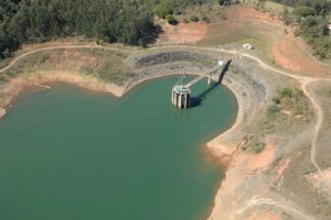 A medição da Sabesp é feita diariamente e compreende um período de 24 horas: das 7h às 7h.