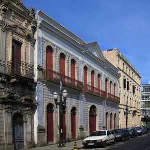 Imóvel tombado no Centro foi locado para realização de luta de muay thai.