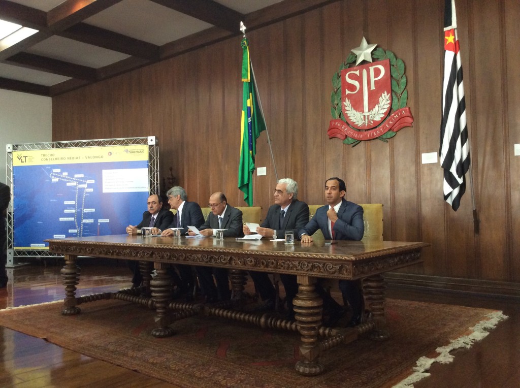 Operação comercial do VLT fica para outubro de 2015