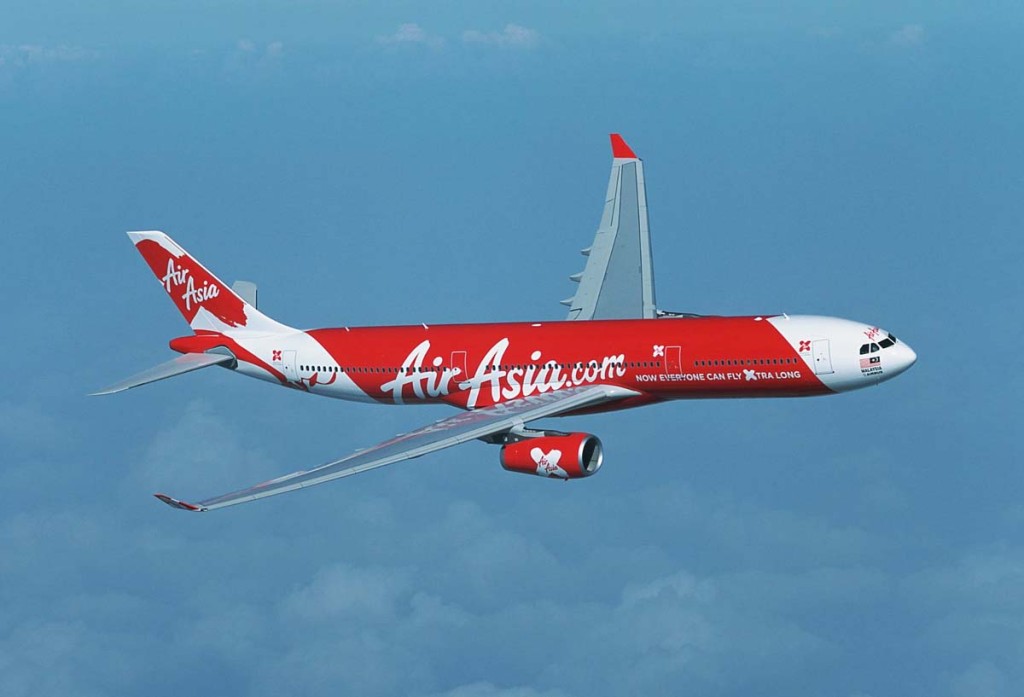 AirAsia: Indonésia expande buscas para encontrar vítimas e destroços