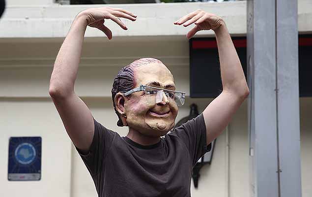Manifestantes fazem ato contra crise hídrica na sede do governo paulista