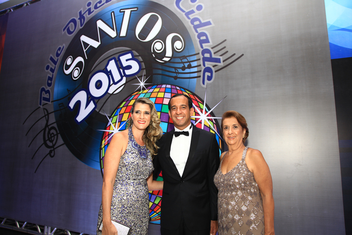 469 anos Paulo Alexandre Barbosa, ao lado da esposa Vanessa Barbosa e da mãe Maria Ignez Barbosa, no Baile Oficial da Cidade em homenagem aos 469 anos, no último sábado (24)! O dinheiro arrecadado com a venda dos convites será revertido para a ampliação da Vila Criativa. Um sucesso!