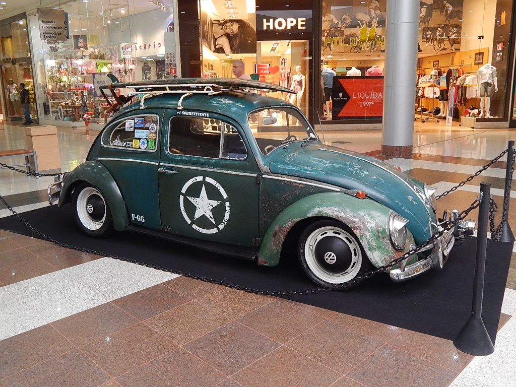 Exposição celebra Dia Nacional do Fusca em Praia Grande
