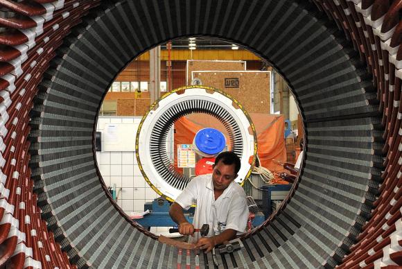 Produção industrial cai em sete locais pesquisados pelo IBGE