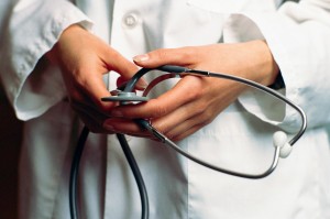 Em meio às críticas, o Ministério da Saúde também divulgou o resultado de uma pesquisa que afirma que 90% dos médicos brasileiros que já atuam no Mais Médicos recomendam o programa