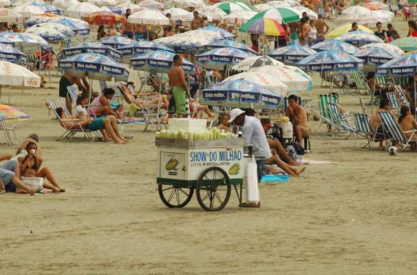 Permissionários devem renovar licenças de barracas de praia