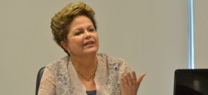 Foto: Wilson Dias/Agência Brasil A presidenta Dilma Rousseff visita hoje as áreas afetadas pelo tornado que atingiu Santa Catarina. Acompanhada do ministro da Integração Nacional, Gilberto Occhi, ela deve anunciar ações do governo federal de auxílio à recuperação da região.