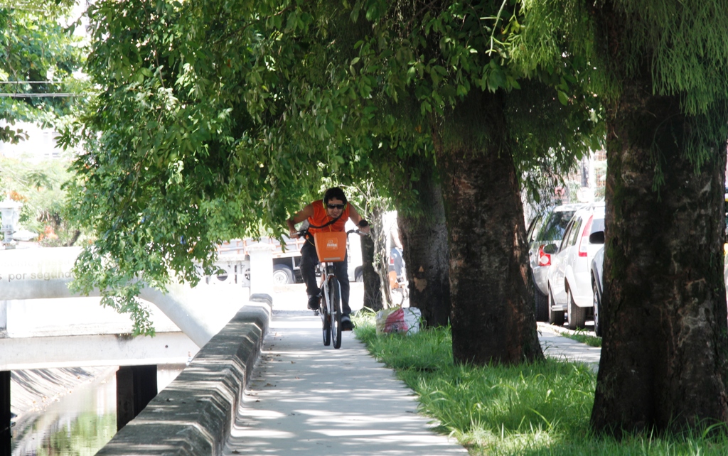 Moradores reclamam de falta de segurança nas ciclovias dos canais 4 e 5