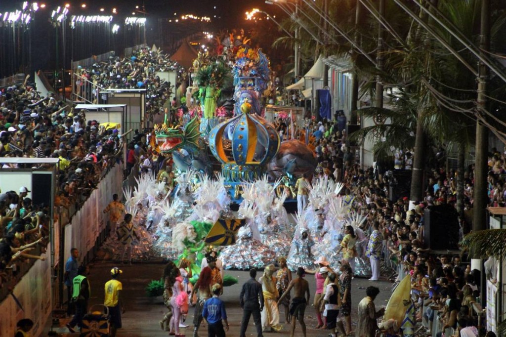 Desfiles de Carnaval acontecem nos dias 16 e 17