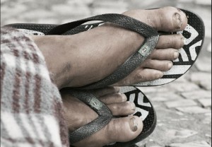 Em razão do agravamento da crise econômica, chama a atenção o aumento no volume de pessoas que passam a morar nas ruas