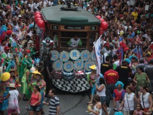 A festa volta a acontecer no sábado, só que a partir das 11 horas, com partida na Praça Mauá, no Centro.