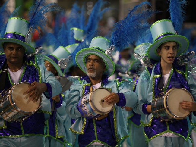 Muita alegria e emoção marcam encerramento de desfiles do Carnaval 2015