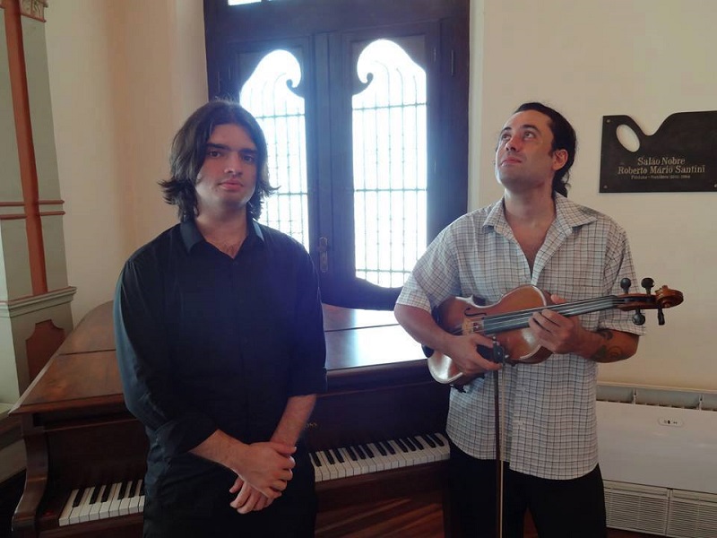 Grupo musical Sonhadores faz show beneficente no Guarany