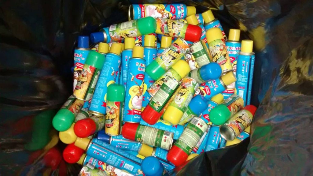 Guarujá coíbe comercialização de spray de “espuminha”