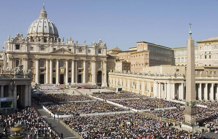 Vaticano recebe grupo católico gay em audiência, discretamente