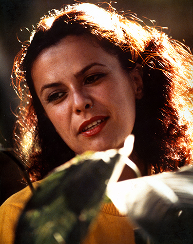 Elis Elis Regina teria completado 70 anos de vida na última terça (17) e 50 anos de carreira. Em comemoração às datas, foi lançado seu site oficial elesregina.com.br, organizado pela família com materiais inéditos. Elis também ganhou uma biografia, Nada Será Como Antes, do jornalista Julio Maria. Esse ano, a cantora foi a homenageada da campeã escola de samba Vai- Vai. Um longa metragem, ainda sem previsão de data, com roteiro de Nelson Motta e Luis Bolognese, está sendo produzido. Mais do que merecido à maior cantora deste país!