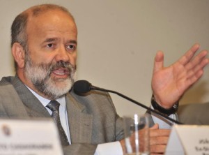 É a primeira condenação na Justiça Federal do Paraná do ex-tesoureiro e do ex-diretor, que foram presos em março e abril deste ano