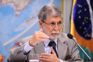 Natural de Santos, Celso Amorim formou-ocupou duas vezes o cargo de Ministro das Relações Exteriores