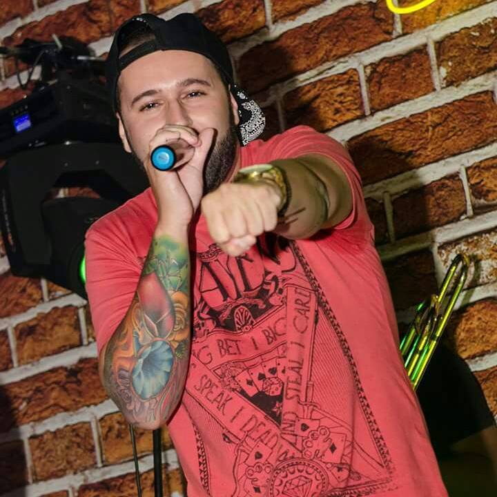 Cantor é assassinado com um tiro nas costas em Santos